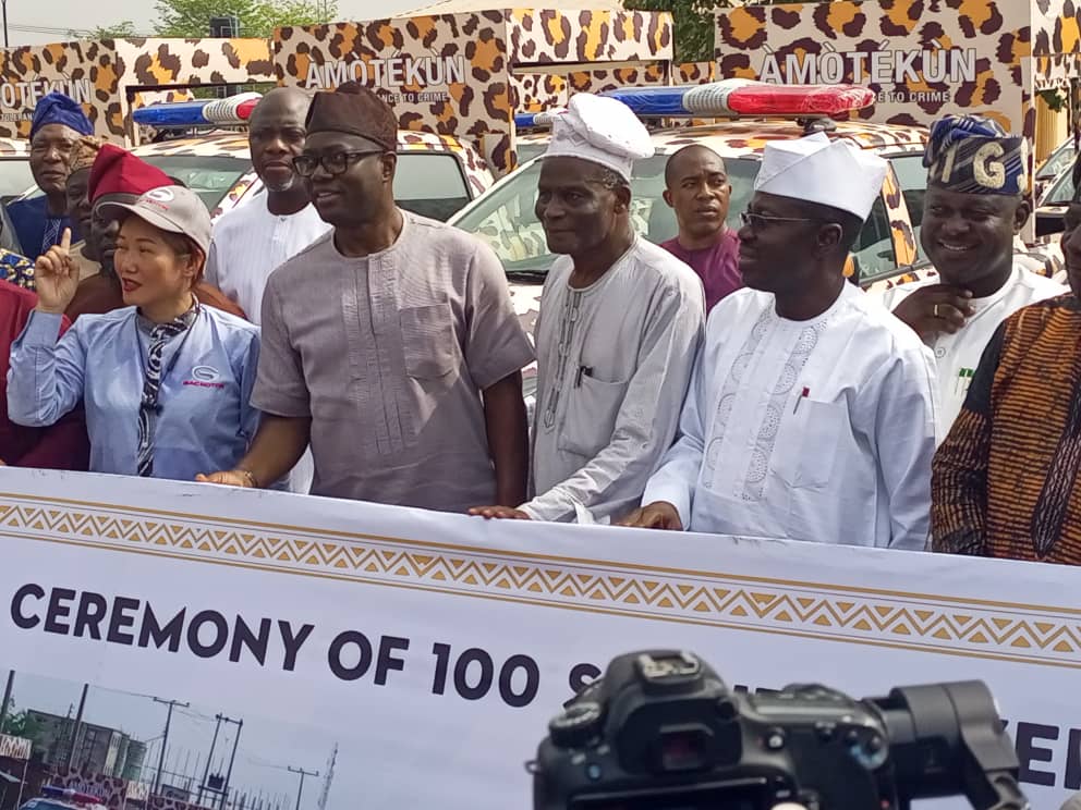Makinde Donates Additional 100 Vehicles to Amotekun